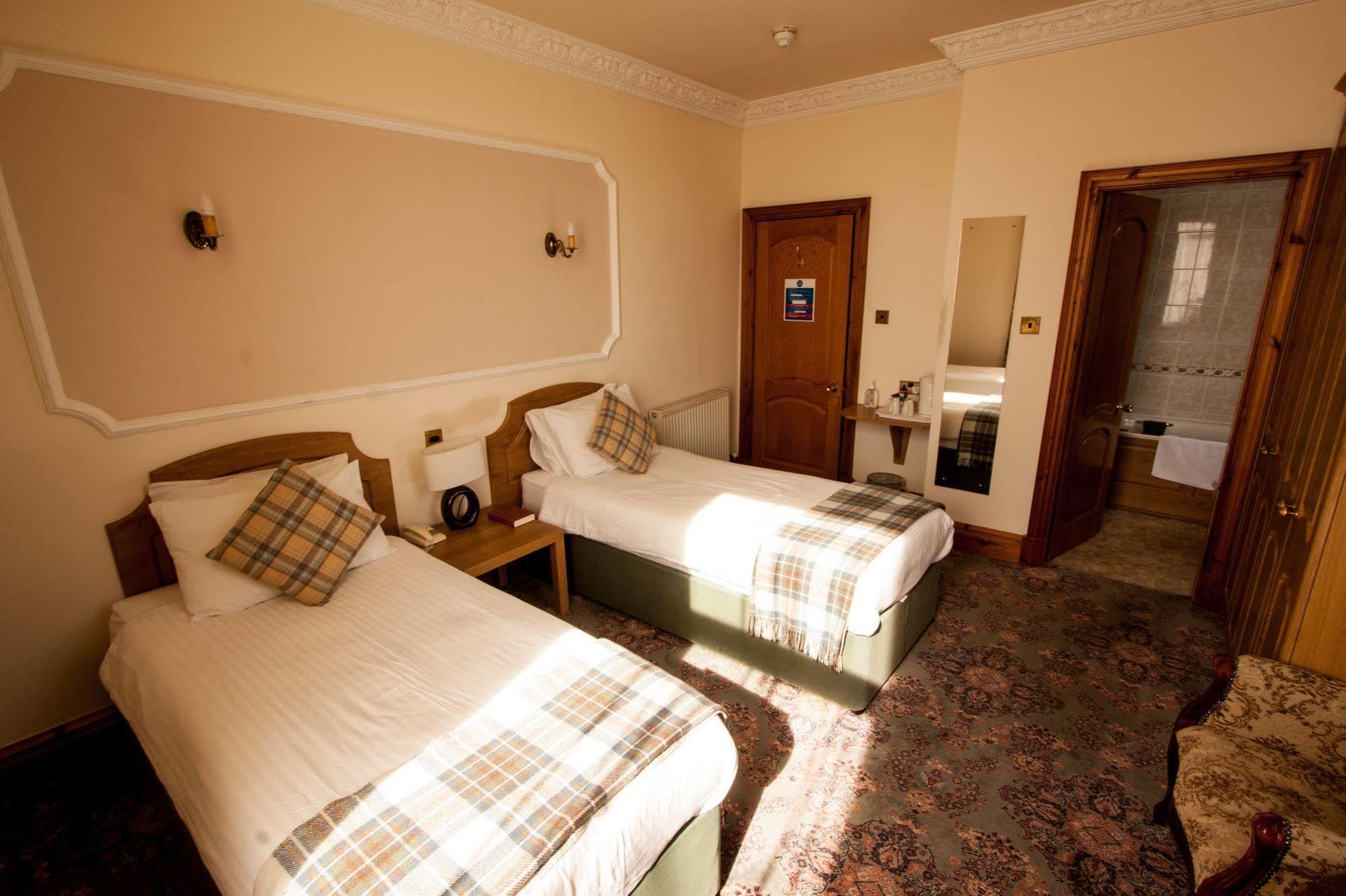 Duke Of Gordon Hotel Kingussie Zewnętrze zdjęcie