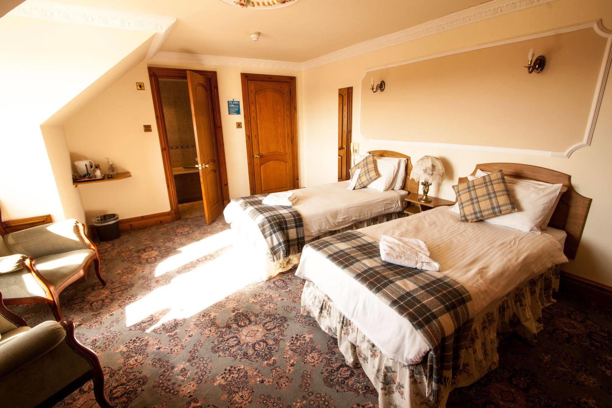 Duke Of Gordon Hotel Kingussie Zewnętrze zdjęcie